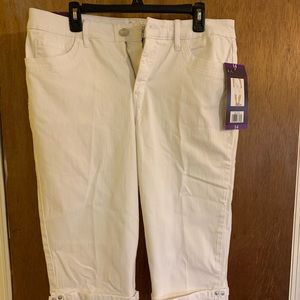 Gloria Vanderbilt | white jean Capri pants. Sz 14